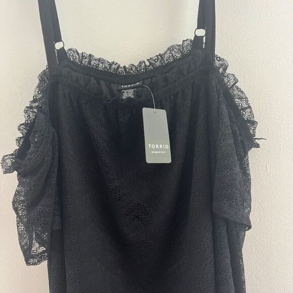 New Torrid Woman Top Off-shoulder sleeves lace Size 2 Black polyester plus - Picture 4 of 12
